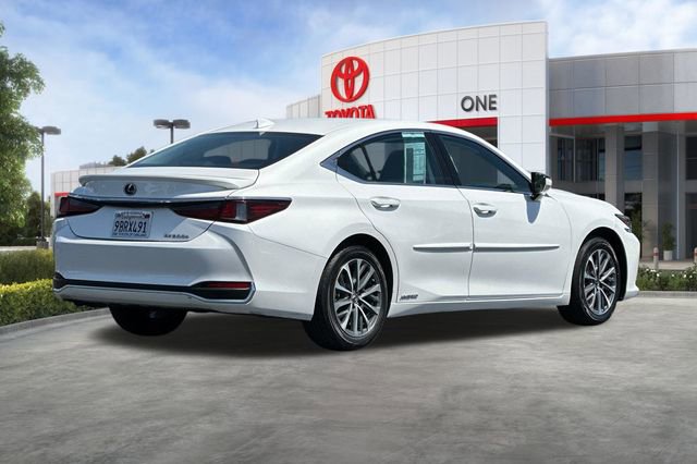 Used 2022 Lexus ES 300h w/ Accessory Package 2 FWD image 4