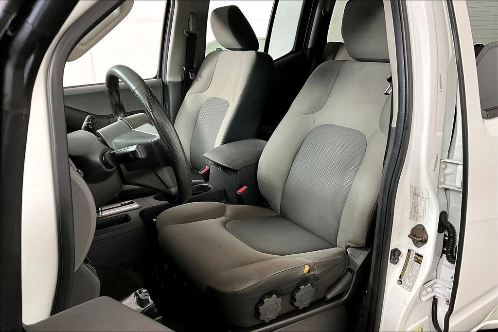 Used 2015 Nissan Xterra S image 25