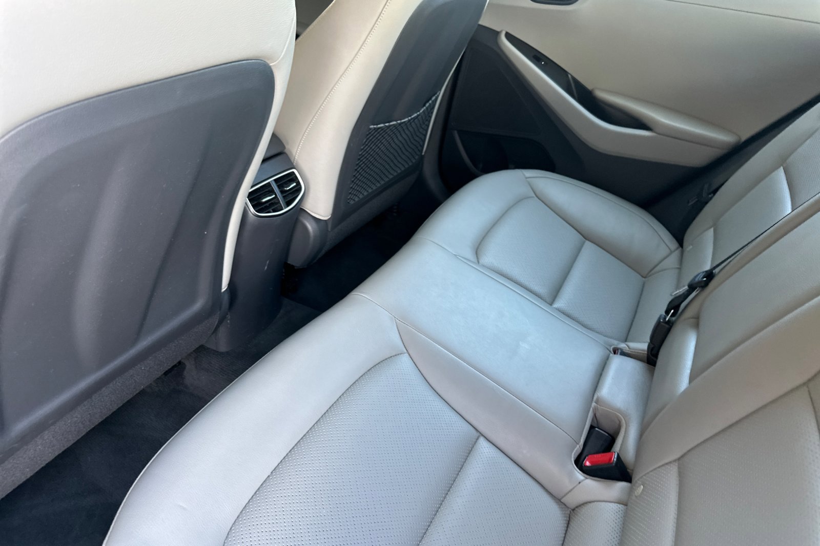 Used 2019 Hyundai Ioniq Limited w/ Ultimate Package 02 FWD image 12