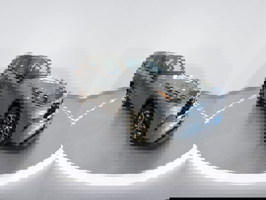 Used 2020 Toyota Highlander XLE image 2