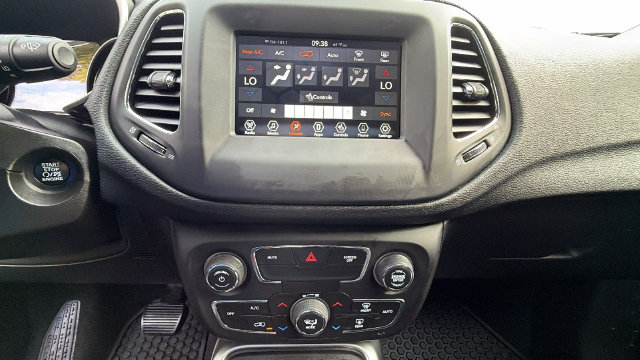 Used 2019 Jeep Compass Latitude w/ Cold Weather Group AWD/4WD image 24