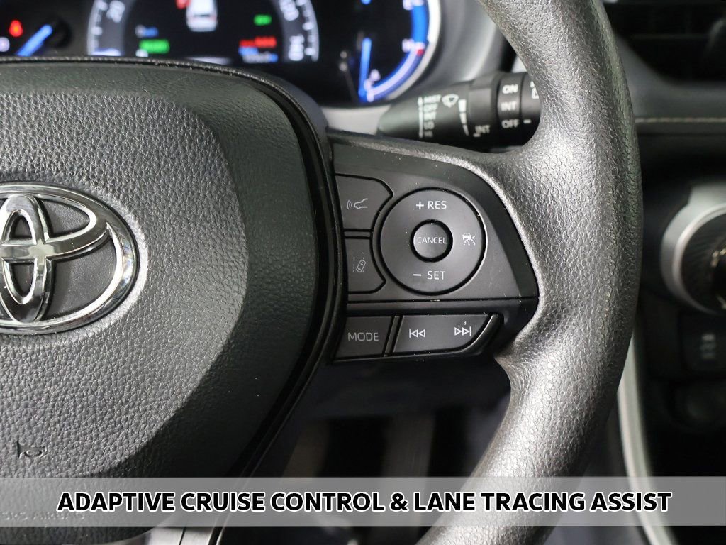 Used 2025 Toyota RAV4 XLE AWD/4WD image 3