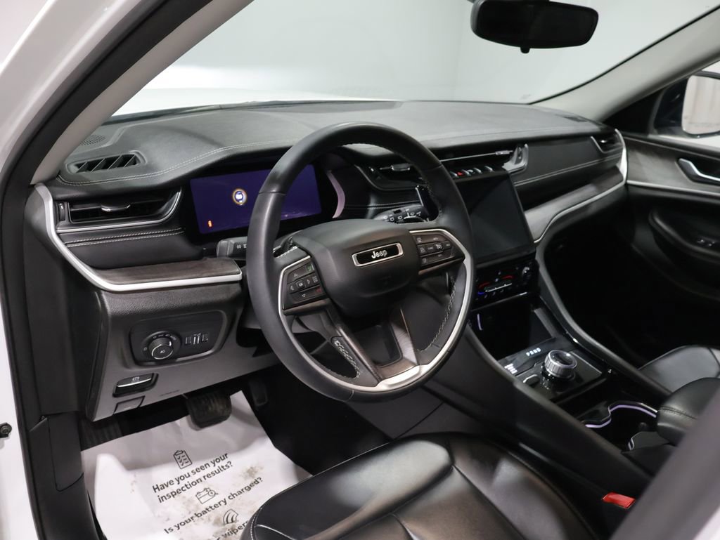 Certified 2023 Jeep Grand Cherokee Limited w/ Black Appearance Package image 17