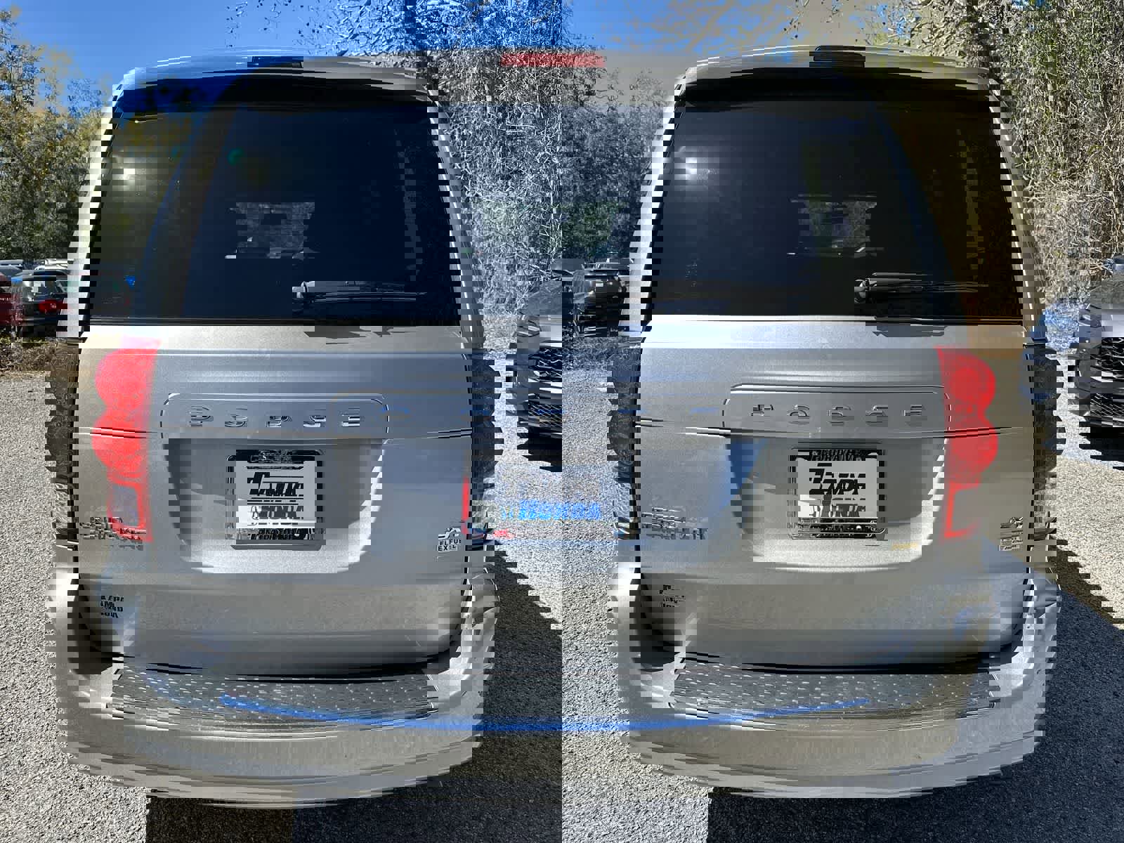 Used 2017 Dodge Grand Caravan SXT image 7