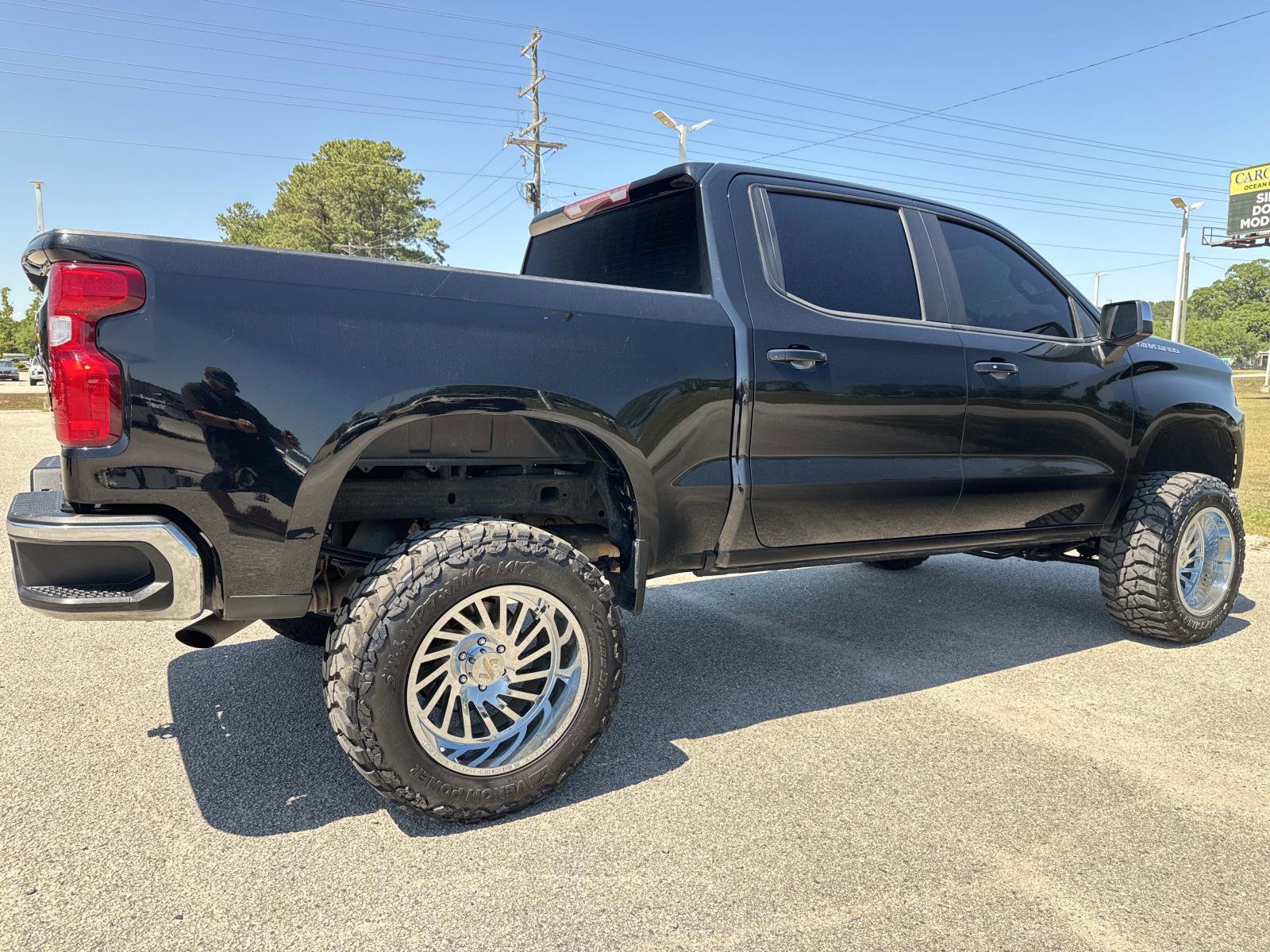 Used 2021 Chevrolet Silverado 1500 LT AWD/4WD image 4