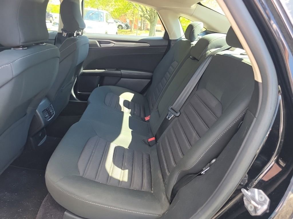 Used 2017 Ford Fusion SE w/ Fusion SE Technology Package FWD image 22
