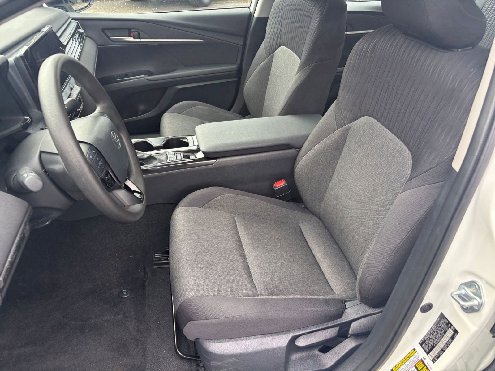 Used 2025 Toyota Camry LE image 32