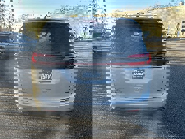 New 2026 Chrysler Pacifica Select w/ S Appearance Package image 7