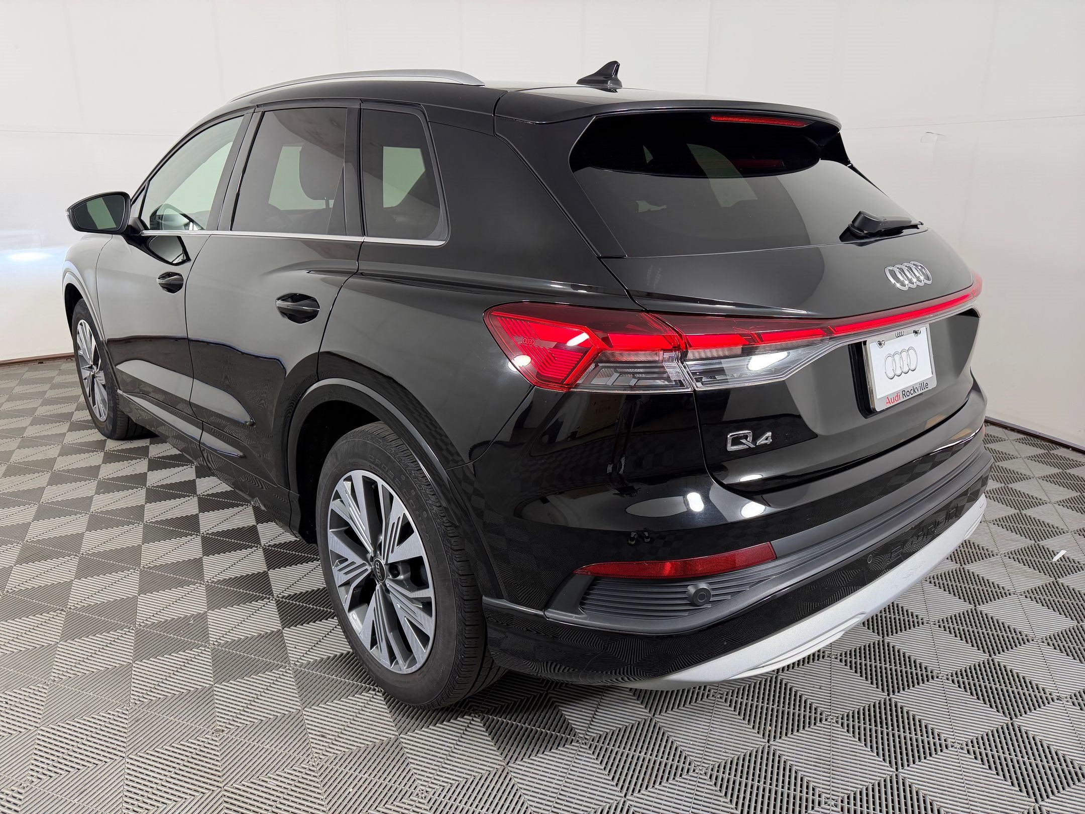 Certified 2023 Audi Q4 e-tron Premium w/ Convenience Package RWD image 3