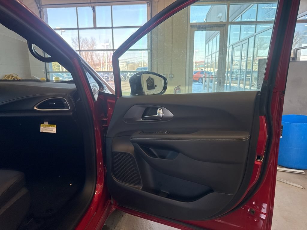 New 2026 Chrysler Pacifica Select FWD image 59