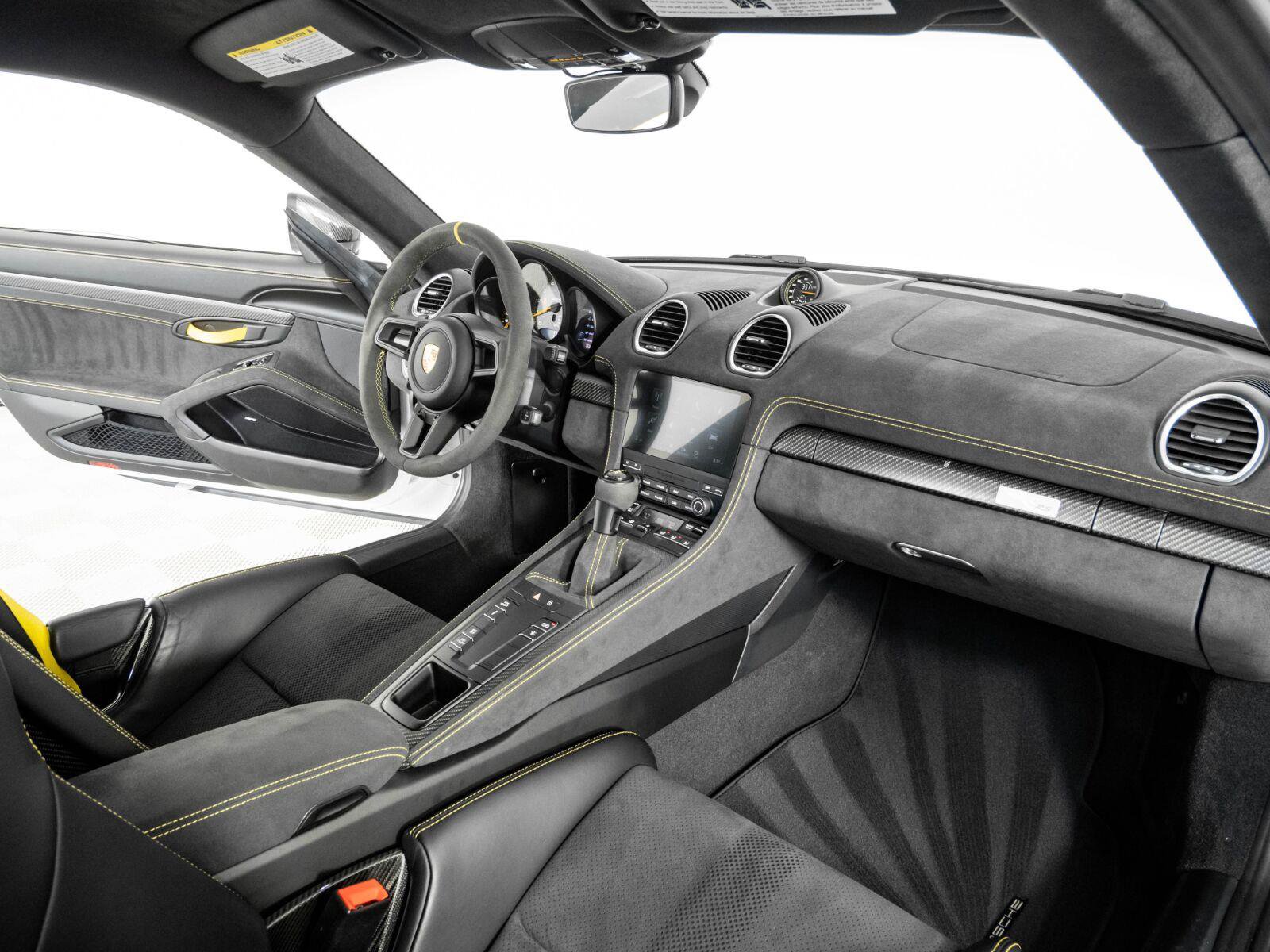 Certified 2025 Porsche 718 Cayman GT4 RS RWD image 18