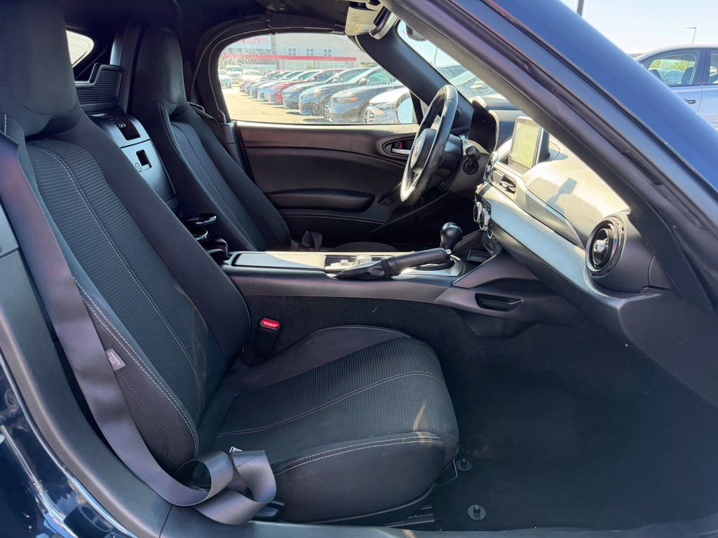 Used 2018 FIAT 124 Spider Classica w/ Technology & Siriusxm Group RWD image 9