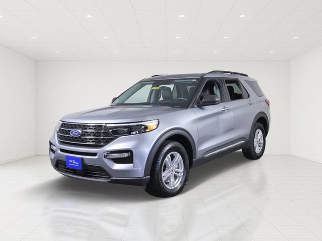 Certified 2024 Ford Explorer XLT w/ Equipment Group 202A AWD/4WD image 3