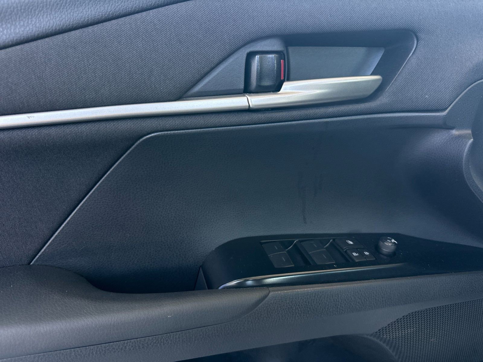 Used 2025 Toyota Camry LE FWD image 10