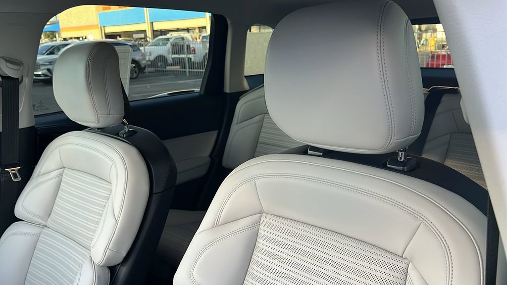 New 2026 Lincoln Nautilus Reserve AWD/4WD image 13