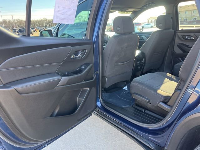 Used 2023 Chevrolet Traverse LT image 34