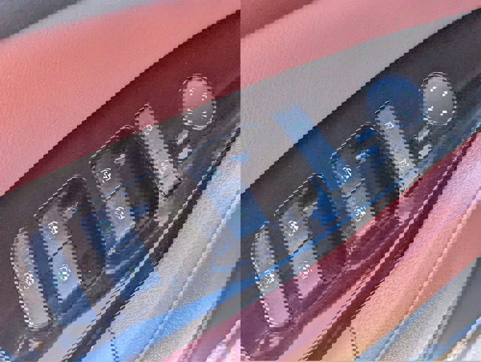 Used 2024 Kia Sportage SX image 28