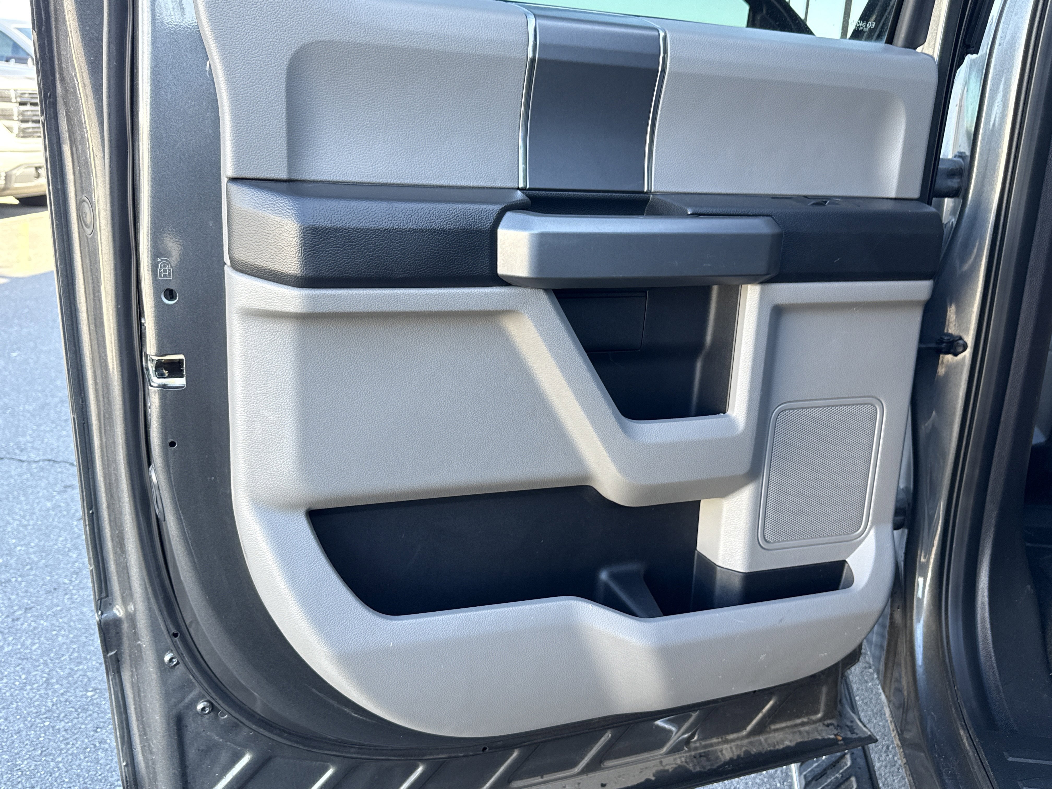 Used 2017 Ford F150 XLT w/ Equipment Group 302A Luxury image 21