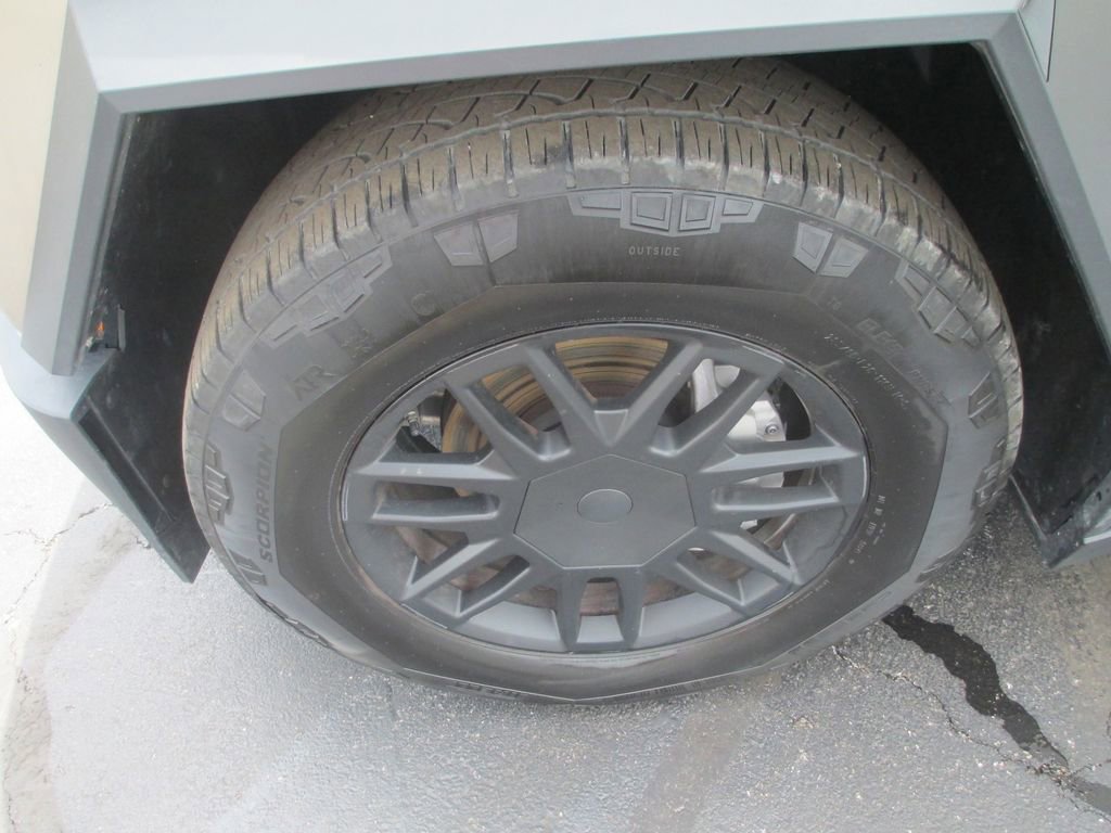 Used 2025 Tesla Cybertruck AWD Crew Cab image 12