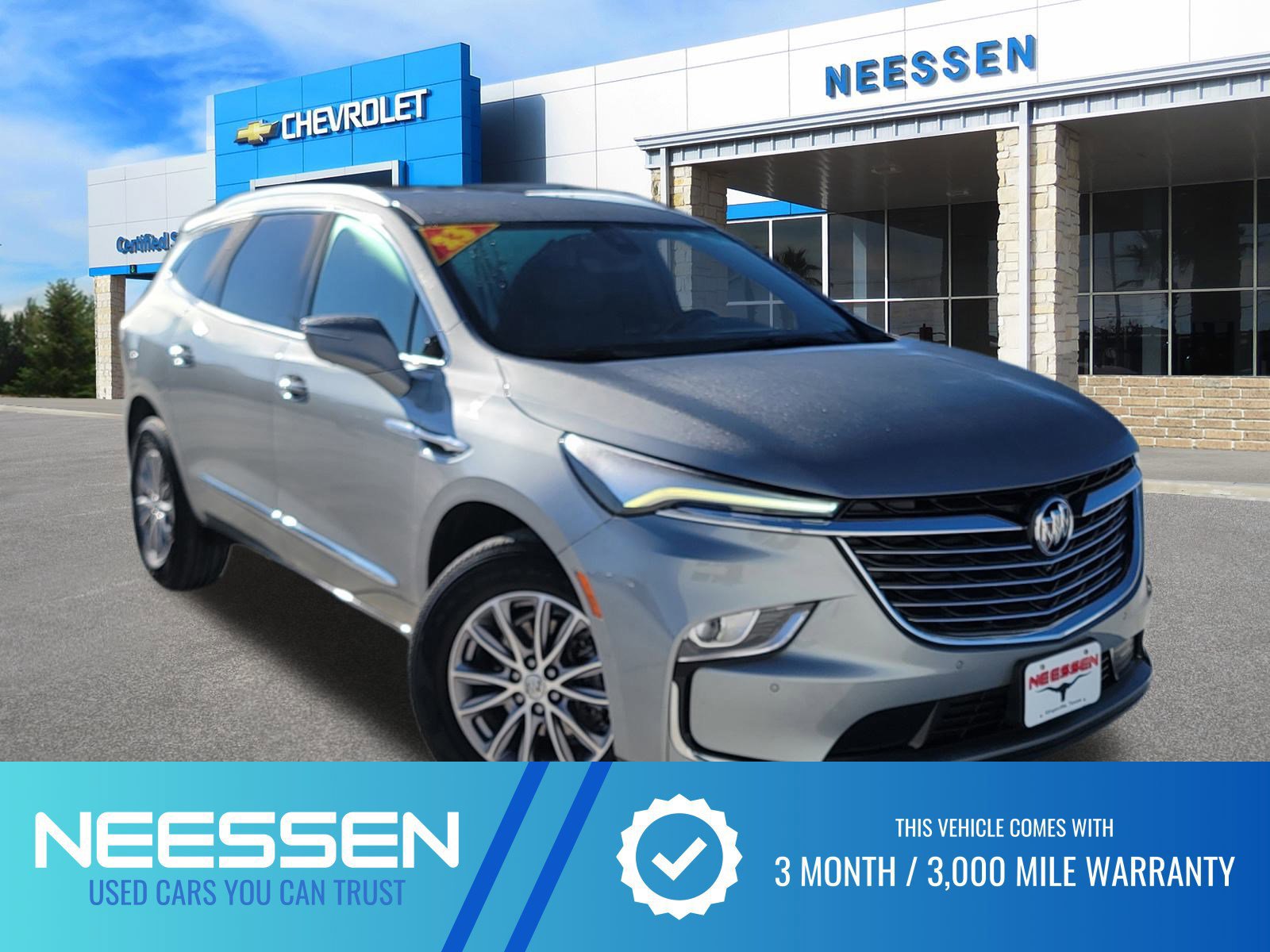 Used 2023 Buick Enclave Essence image 1