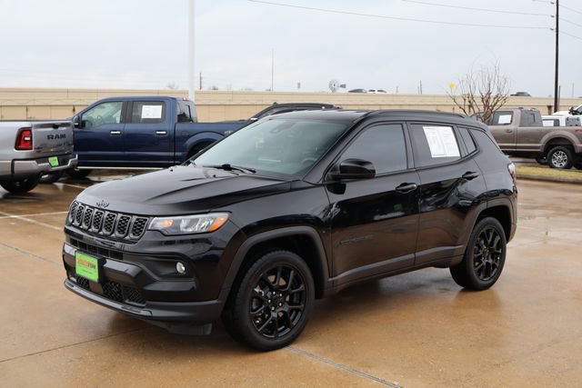 Used 2024 Jeep Compass Latitude w/ Altitude Special Edition image 3