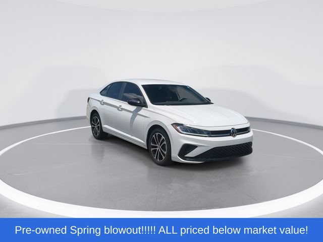 Used 2025 Volkswagen Jetta Sport FWD image 2