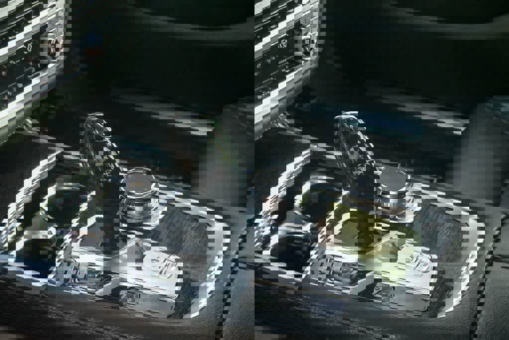 Used 2018 BMW 740i image 14