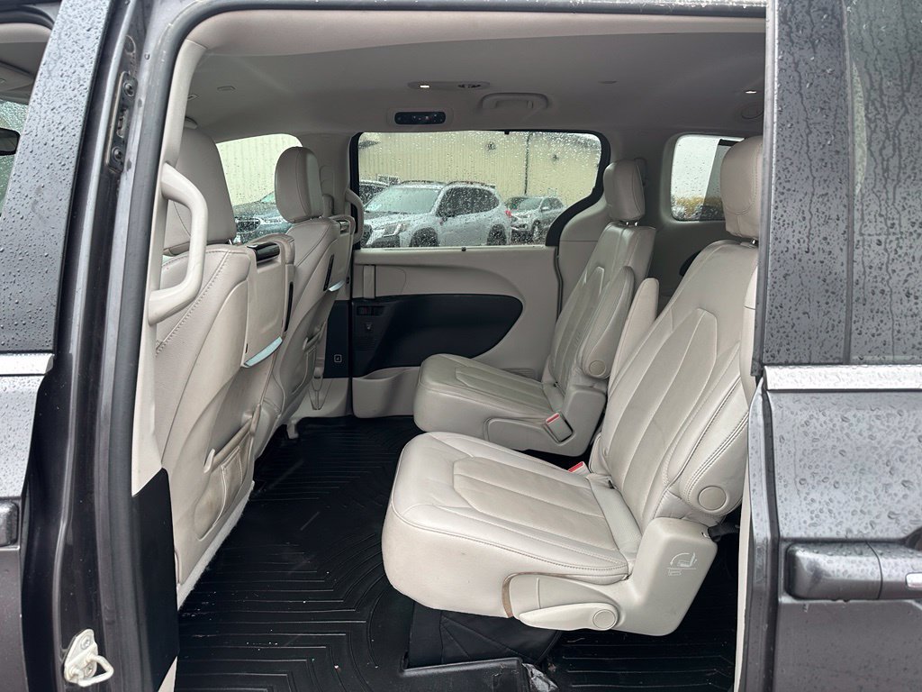 Used 2018 Chrysler Pacifica Touring-L Plus FWD image 20