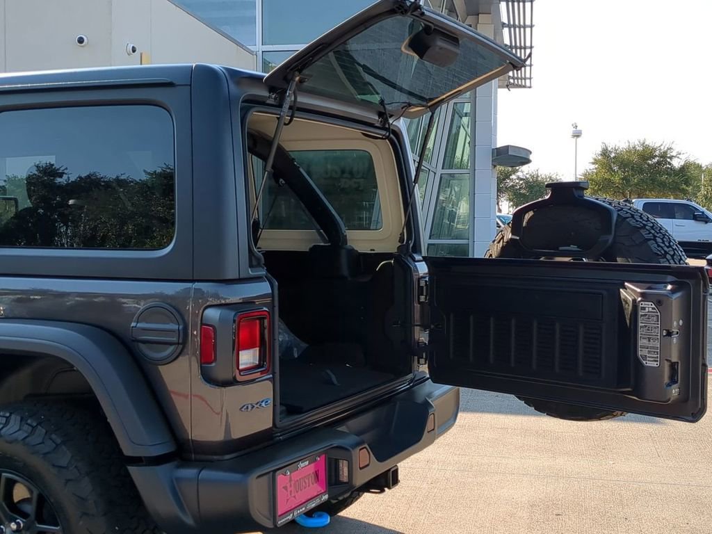 Used 2024 Jeep Wrangler Unlimited image 28