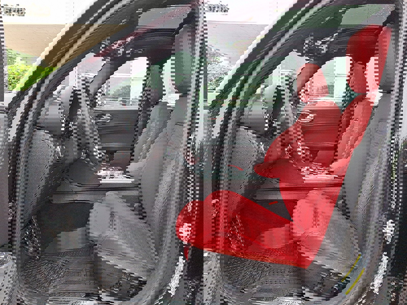 Used 2024 Alfa Romeo Giulia Ti w/ Performance Driving Package image 9