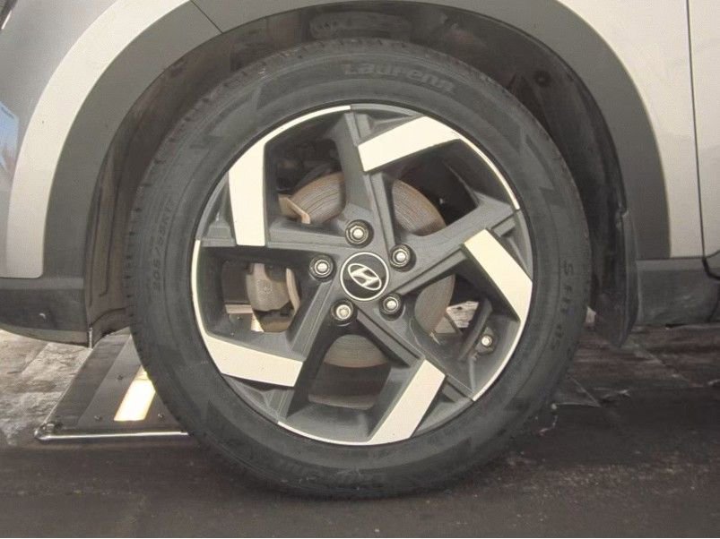 Used 2023 Hyundai Venue SEL FWD image 23