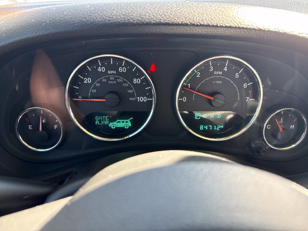 Used 2017 Jeep Wrangler Sahara w/ Connectivity Group AWD/4WD image 14