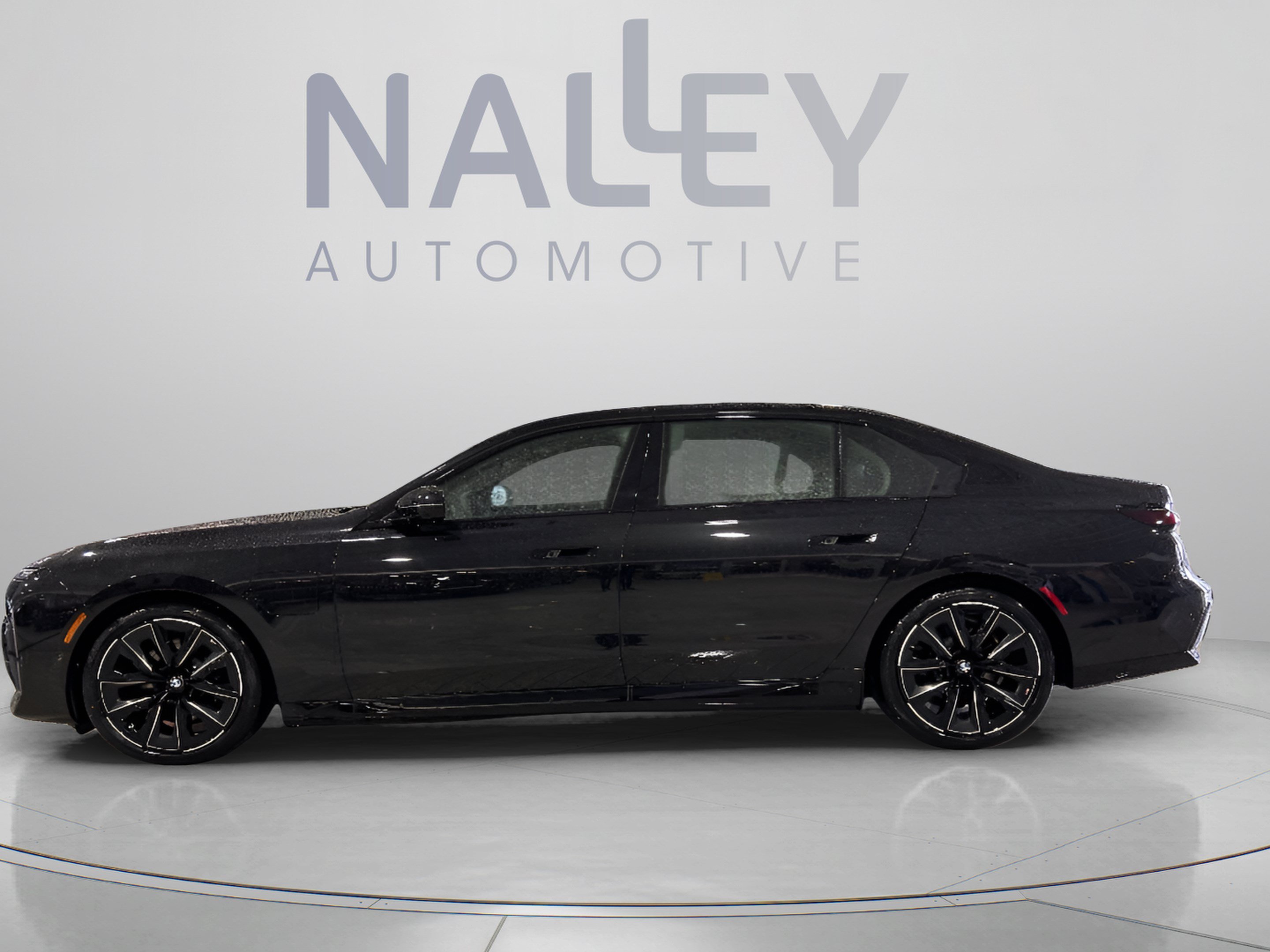 Used 2026 BMW 750e xDrive w/ Executive Package AWD/4WD image 4