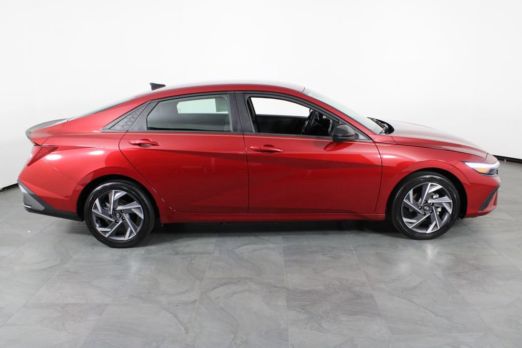 Certified 2025 Hyundai Elantra SEL image 15