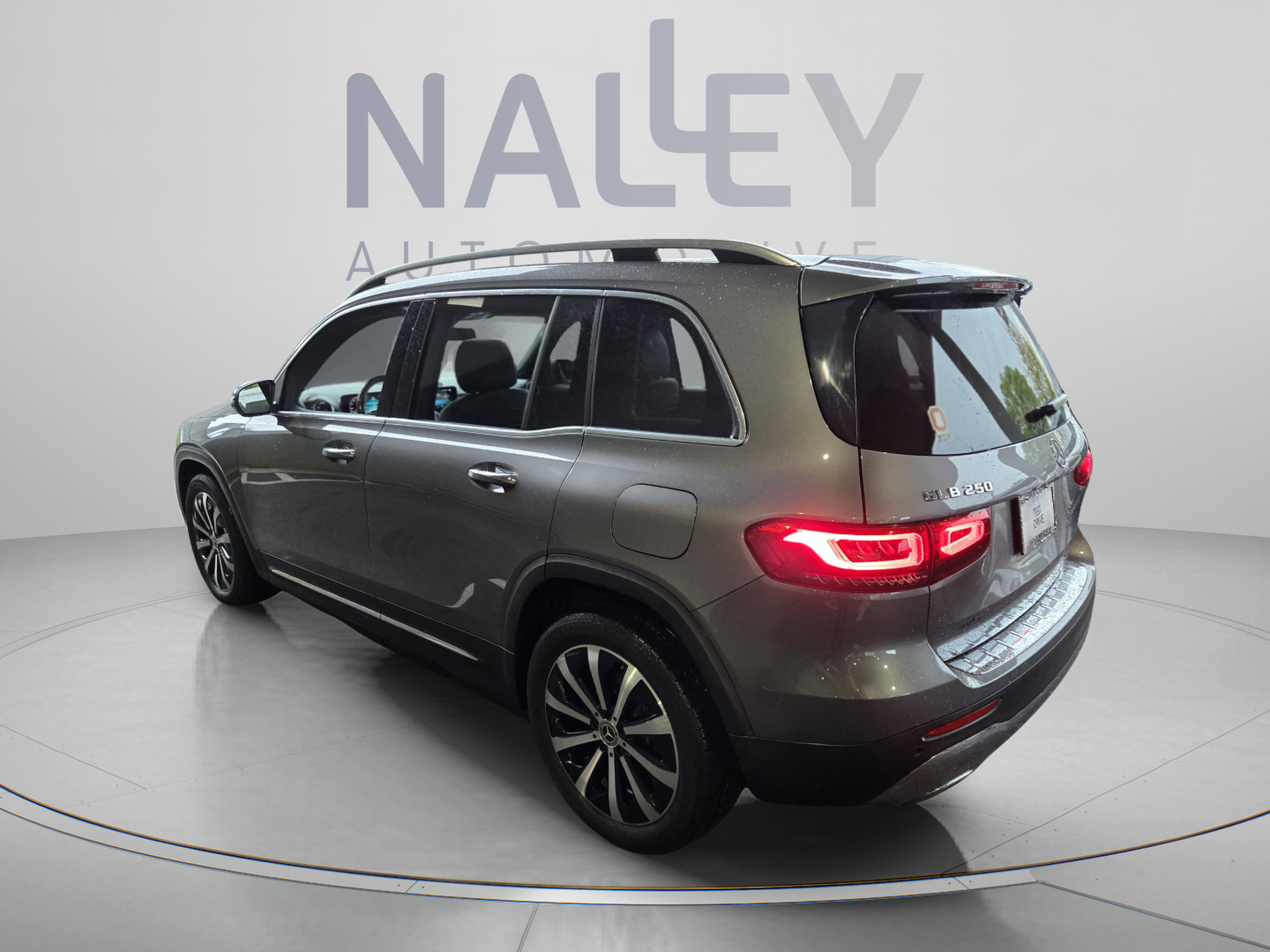 Used 2021 Mercedes-Benz GLB 250 4MATIC image 3