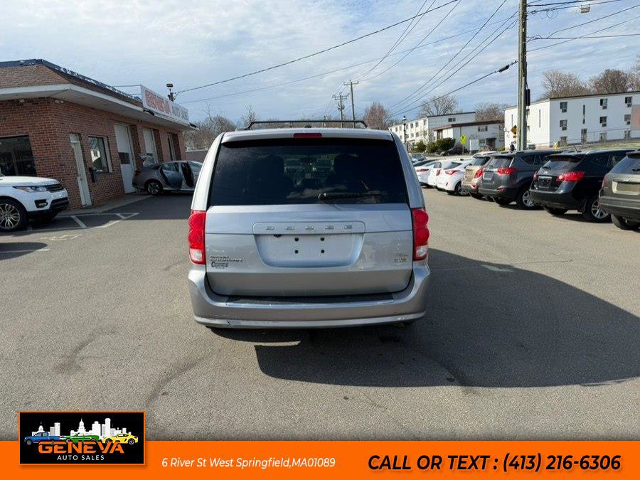 Used 2016 Dodge Grand Caravan R/T image 6