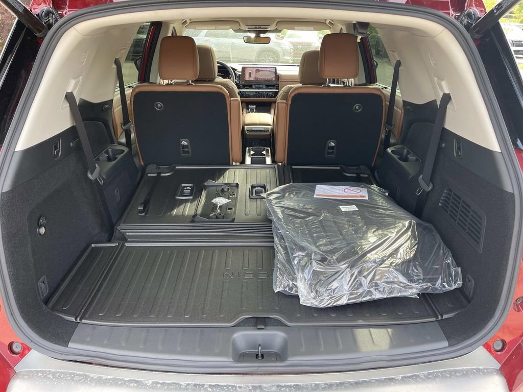 New 2026 Nissan Pathfinder Platinum w/ Lighting Package AWD/4WD image 12
