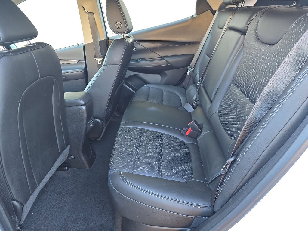 Used 2022 Chevrolet Bolt LT w/ Infotainment Package FWD image 6
