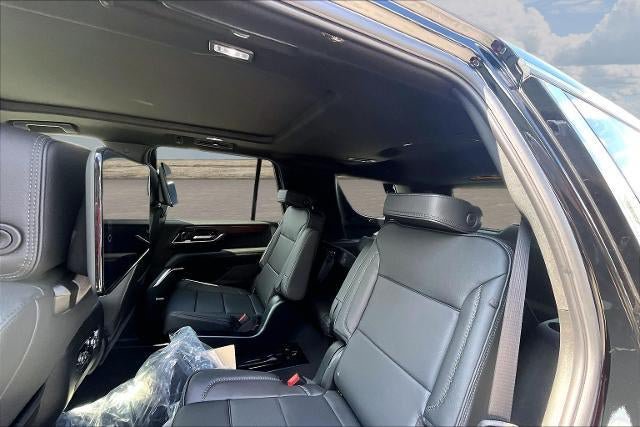 New 2026 GMC Yukon Denali w/ Denali Reserve Package AWD/4WD image 9