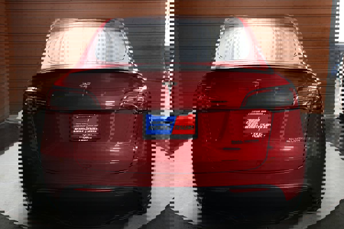 Used 2023 Tesla Model Y Performance image 3