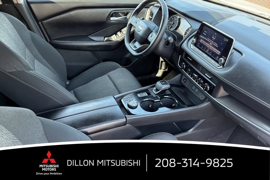 Used 2025 Nissan Rogue SV AWD/4WD image 18