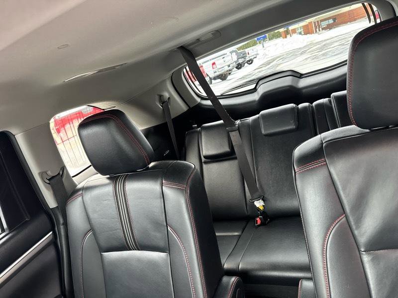 Used 2019 Toyota Highlander SE AWD/4WD image 20