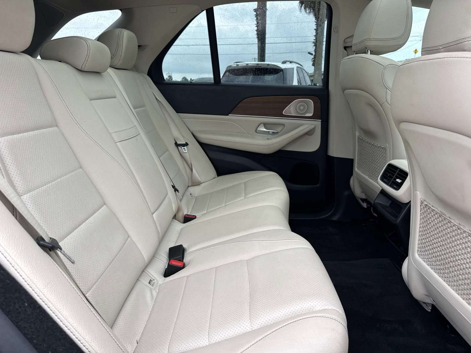 Used 2022 Mercedes-Benz GLE 350 4MATIC w/ AMG Line Exterior image 9
