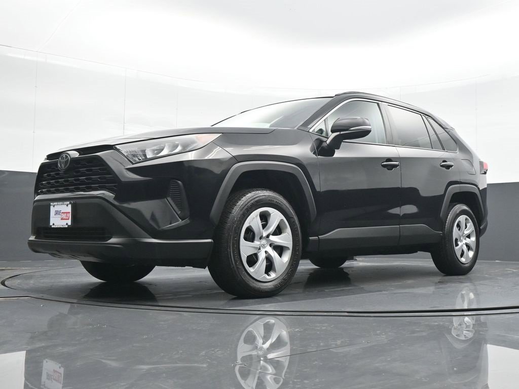 Used 2019 Toyota RAV4 LE image 17