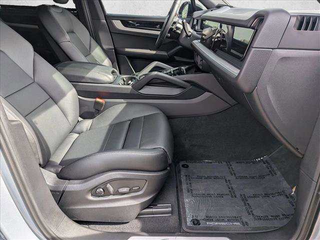 Used 2025 Porsche Cayenne image 22