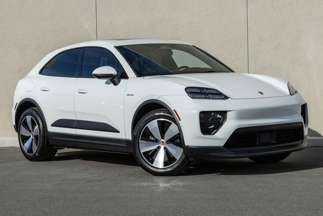 Used 2024 Porsche Macan 4 Electric image 17
