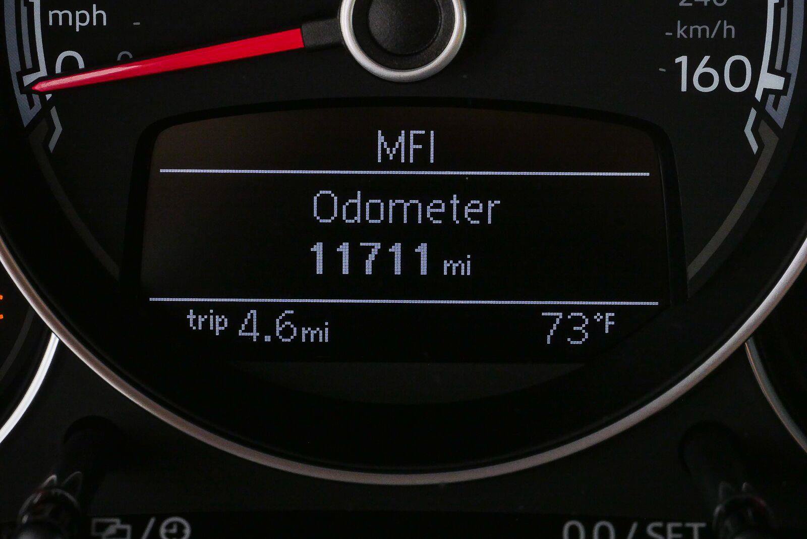 Used 2019 Volkswagen Beetle 2.0T SE w/ SE Premium Package FWD image 2