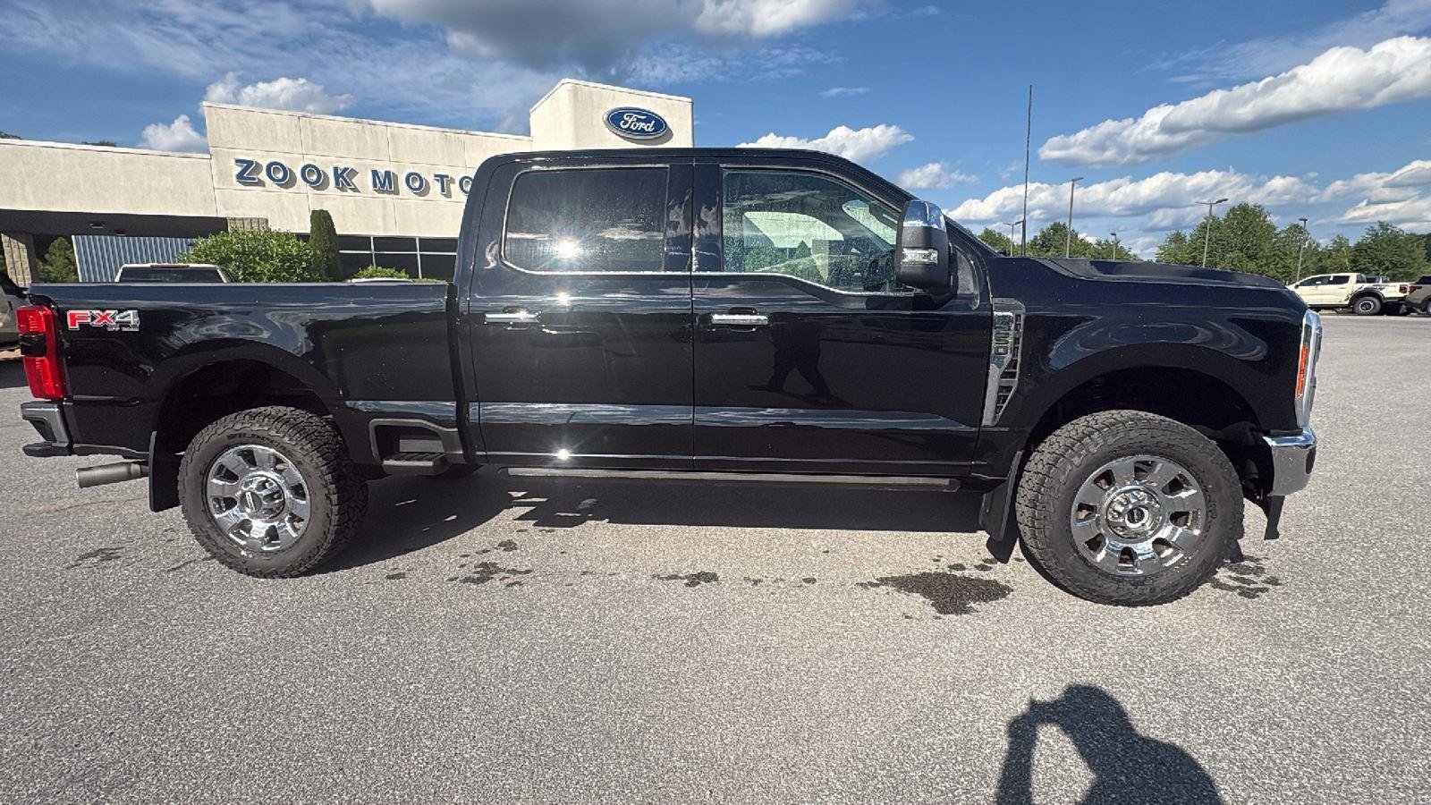 Used 2023 Ford F250 Lariat w/ Lariat Ultimate Package AWD/4WD image 3