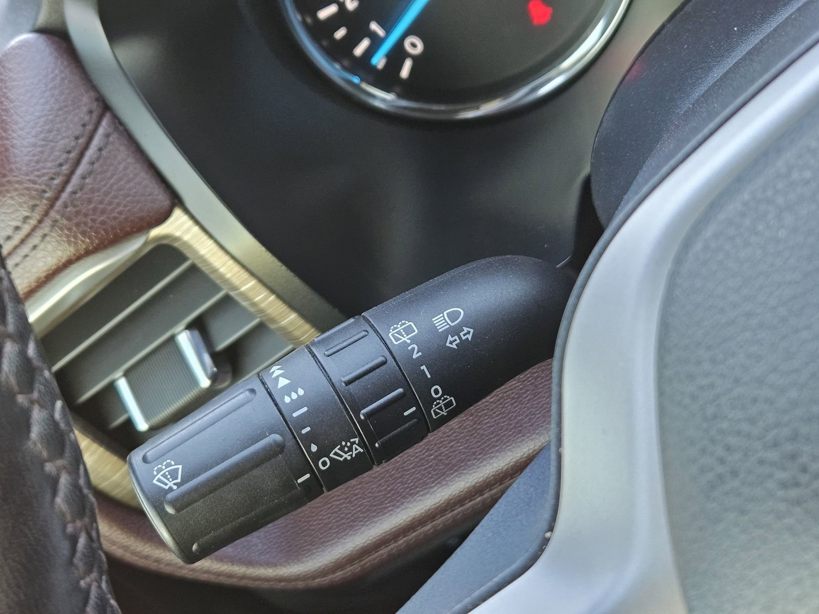 Used 2023 Ford Expedition Limited image 28