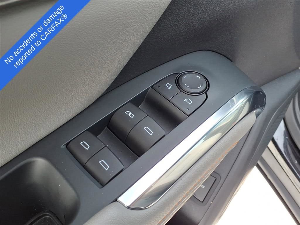 Used 2025 Chevrolet Traverse LT image 16